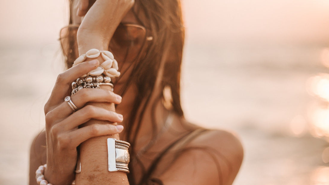 Was ist der Unterschied zwischen Armreif und Armband?