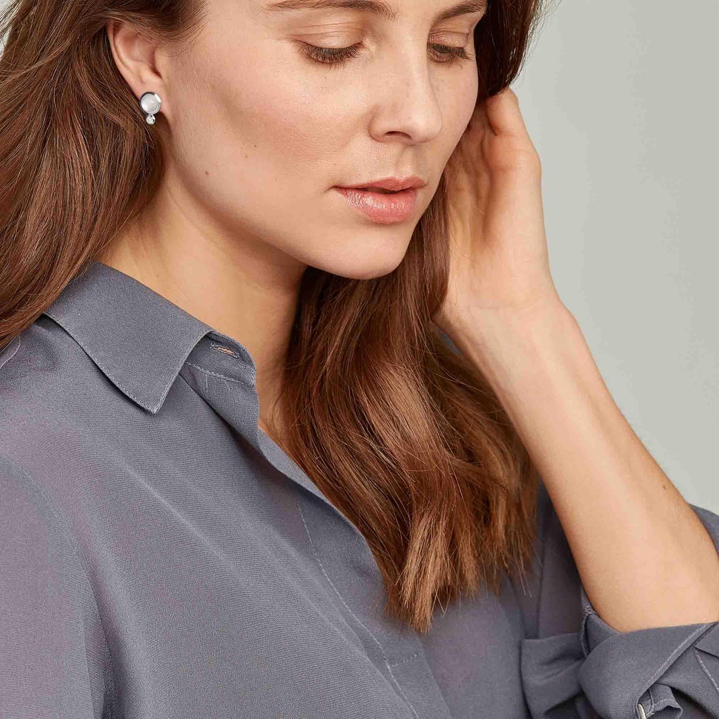 BOUTON Ohrstecker, Weißgold • Diamant • Mondstein von Tamara Comolli (E-BOU-MoSa-Cl-wg)