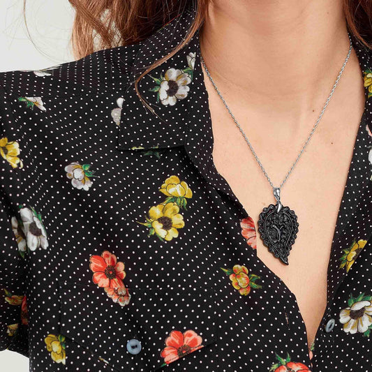 INDIA Leaf Anhänger Medium Onyx Schwarz von Tamara Comolli (P-IND-m-Bla-wg) online kaufen