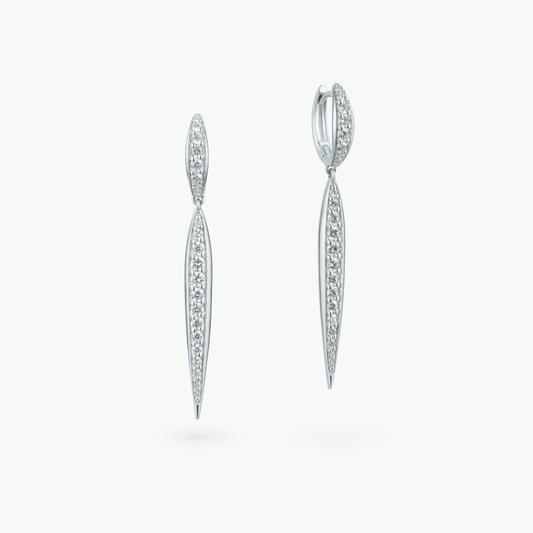 Roxanne Ohrstecker in Weißgold von The Good Bling Berlin