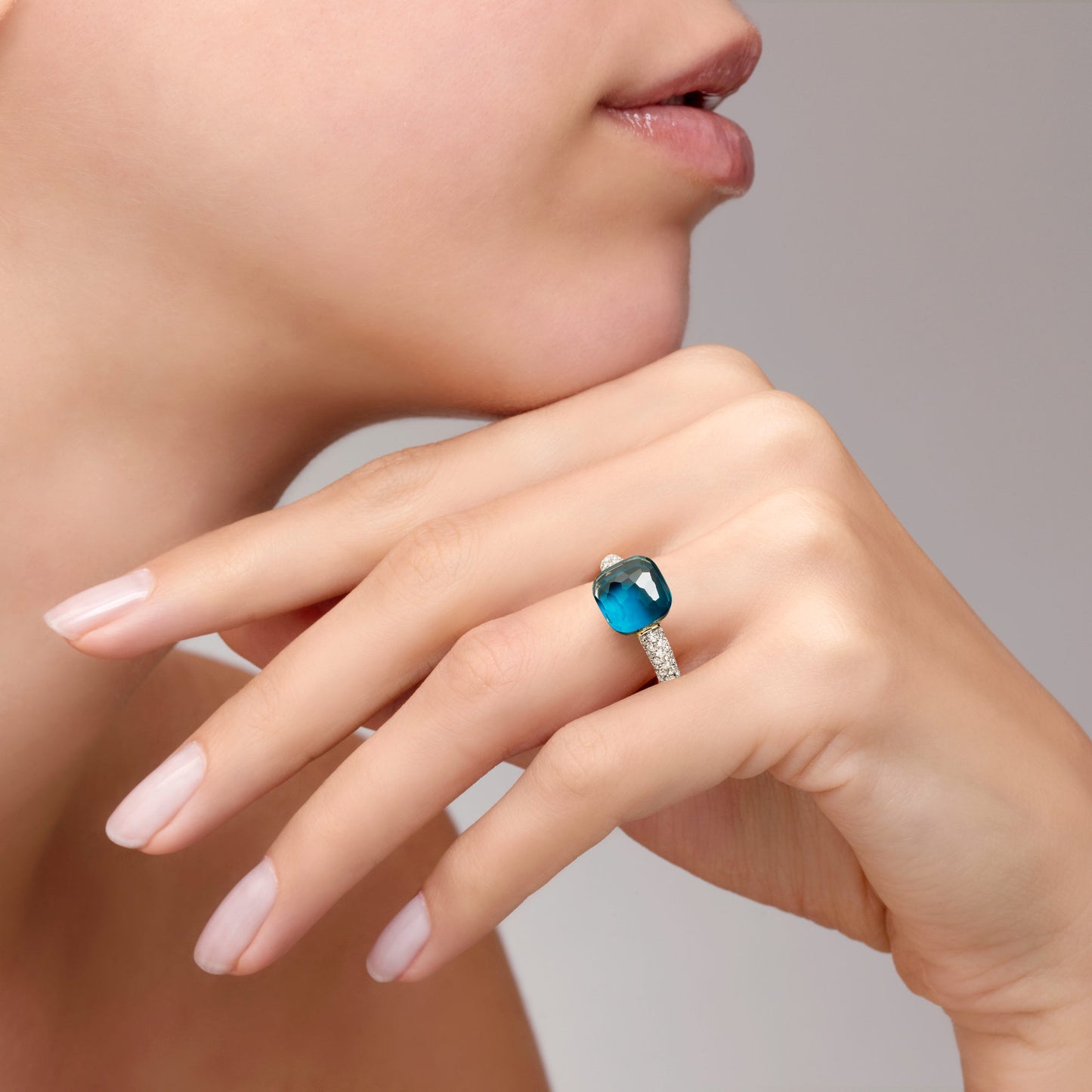 Klassischer Ring Nudo, Bicolor-Gold • Diamant • Topas von Pomellato (PAC0040O6WHRB0TTU)
