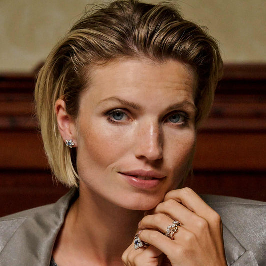 Poppy Ohrstecker, Weißgold • Diamant • Saphir von Bron (8OW4903CSBR)