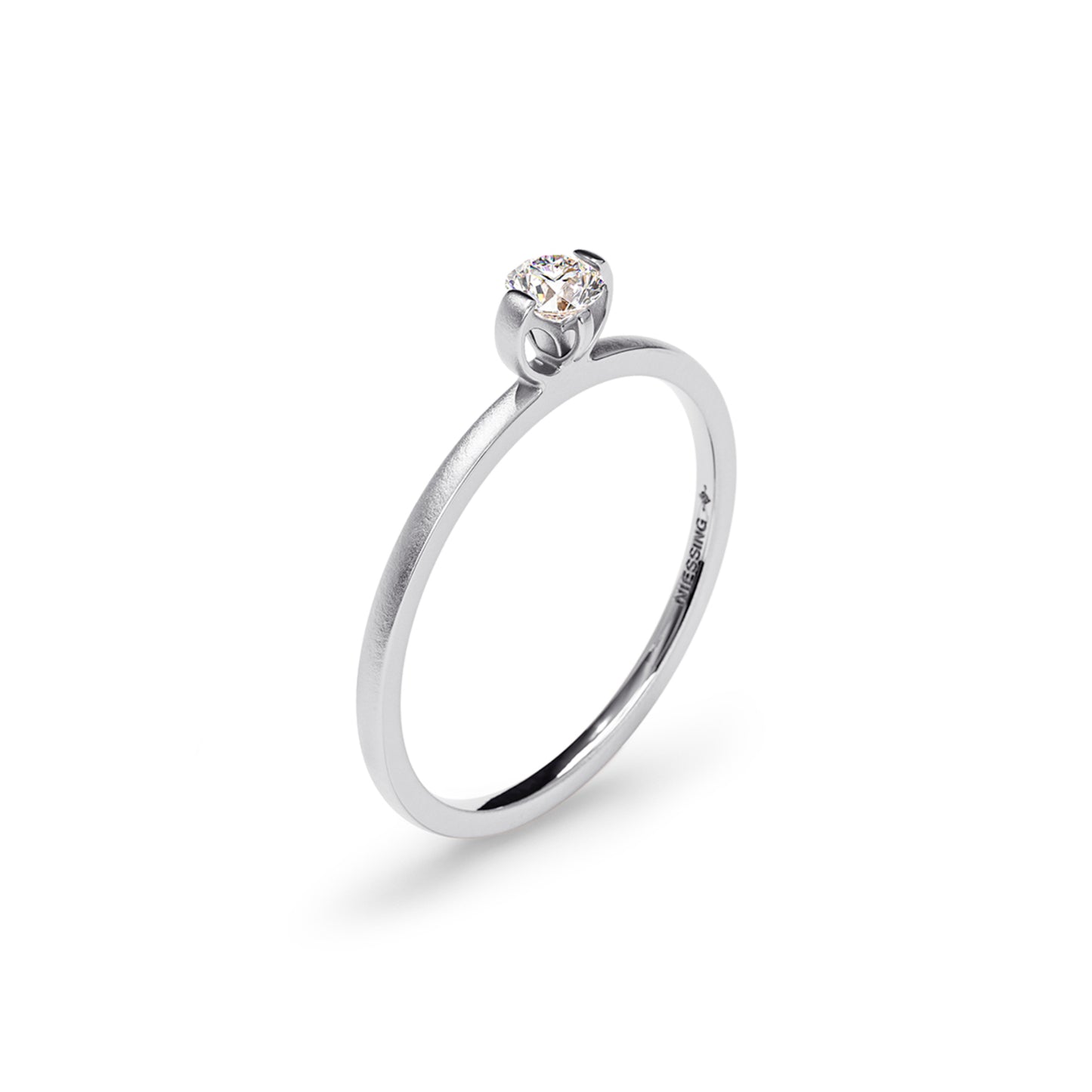 Princess C Ring, Platin • Diamant von Niessing (N381960-0.14ct-velvet-pt)