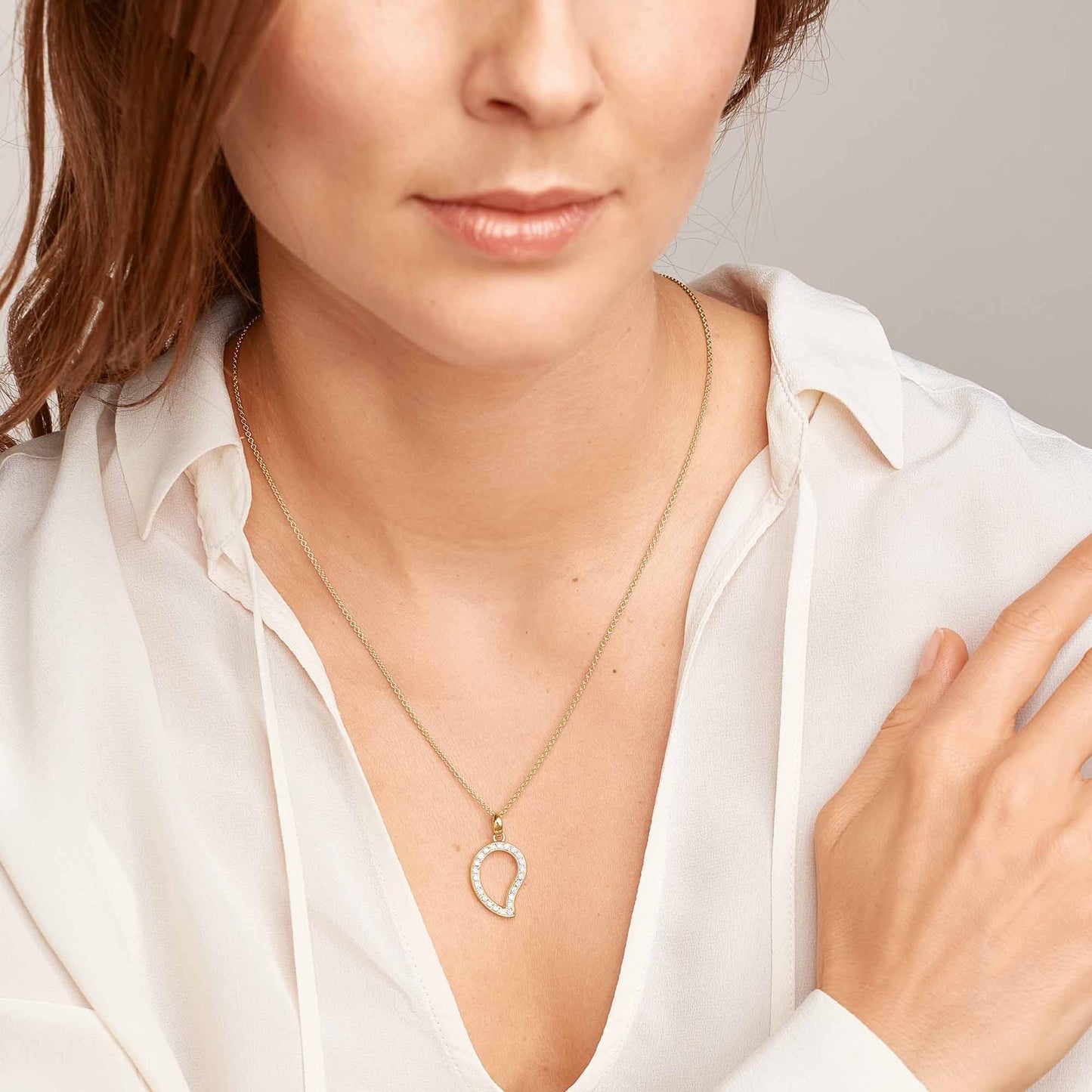 SIGNATURE Anhänger large mit Diamant Pavé , Gelbgold • Diamant von Tamara Comolli (P-Sig-l-pl-yg)