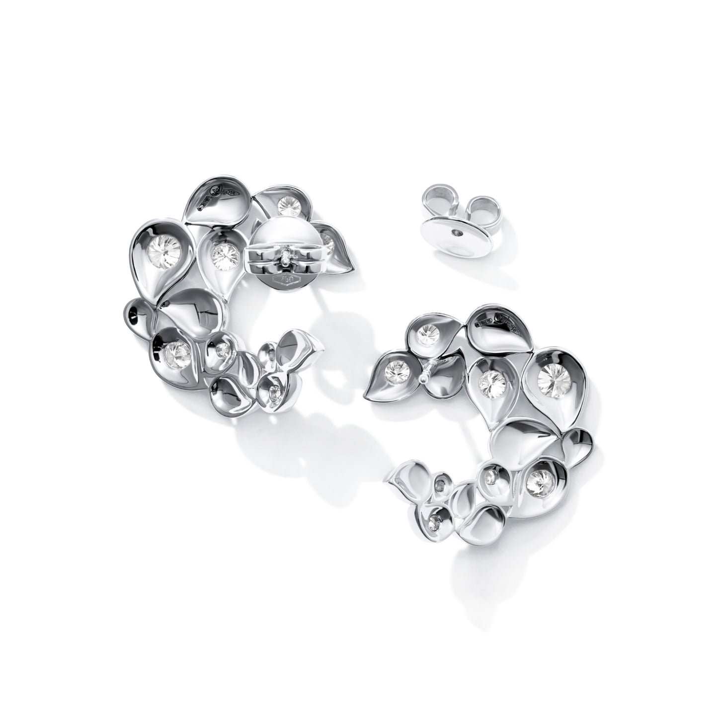 SNOWFLAKES Hoop Classic alternating Earrings, Weißgold • Diamant von Tamara Comolli (E-SF-Ho-Cl-alt-wg)