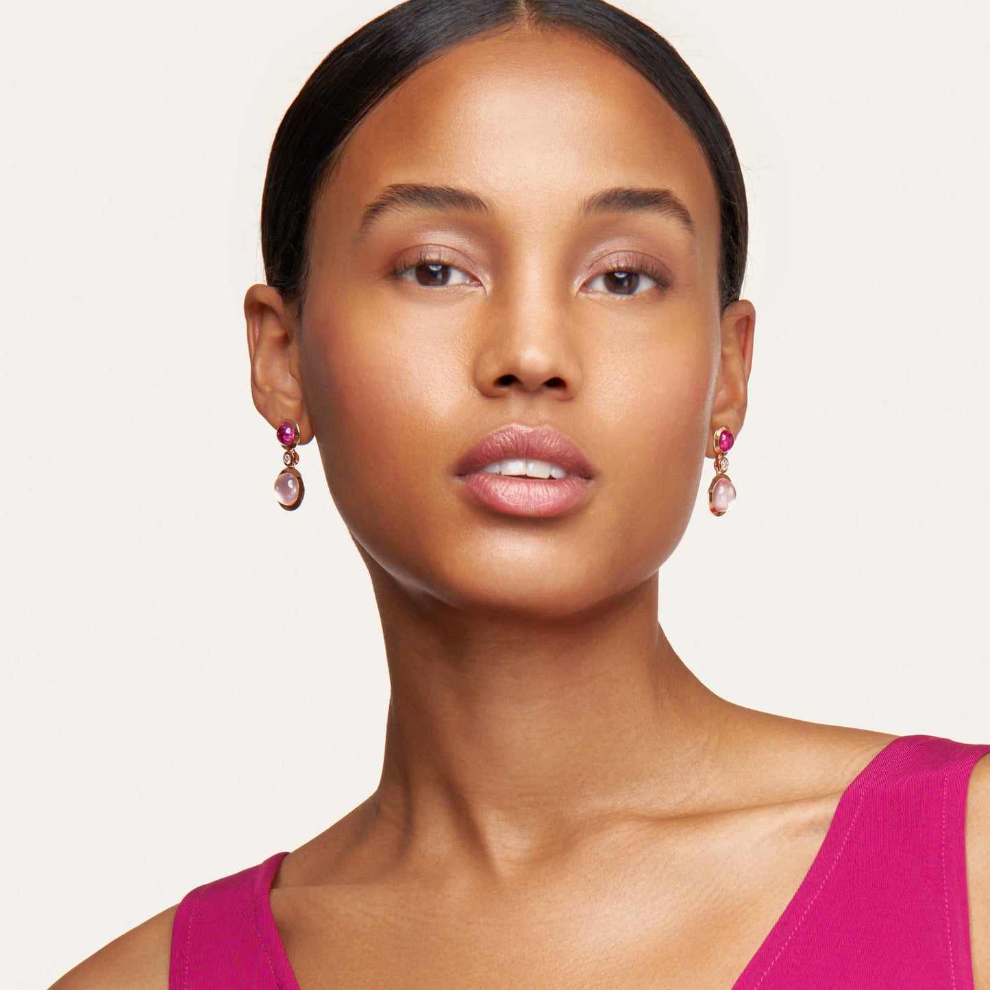 Tamara Comolli BOUTON Ohrringe 2 Cabochons 'Blush' (E-BOU-2-Blu-Cl-rg) aus Roségold mit Diamant, Rosenquarz und Turmalin