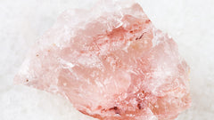 Roher Rosenquarz-Edelstein, rosa Kristall für Herzchakra-Heilung und Meditation