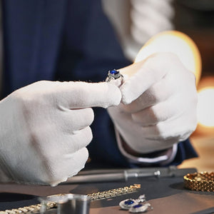 Was macht ein Diamantgutachter?