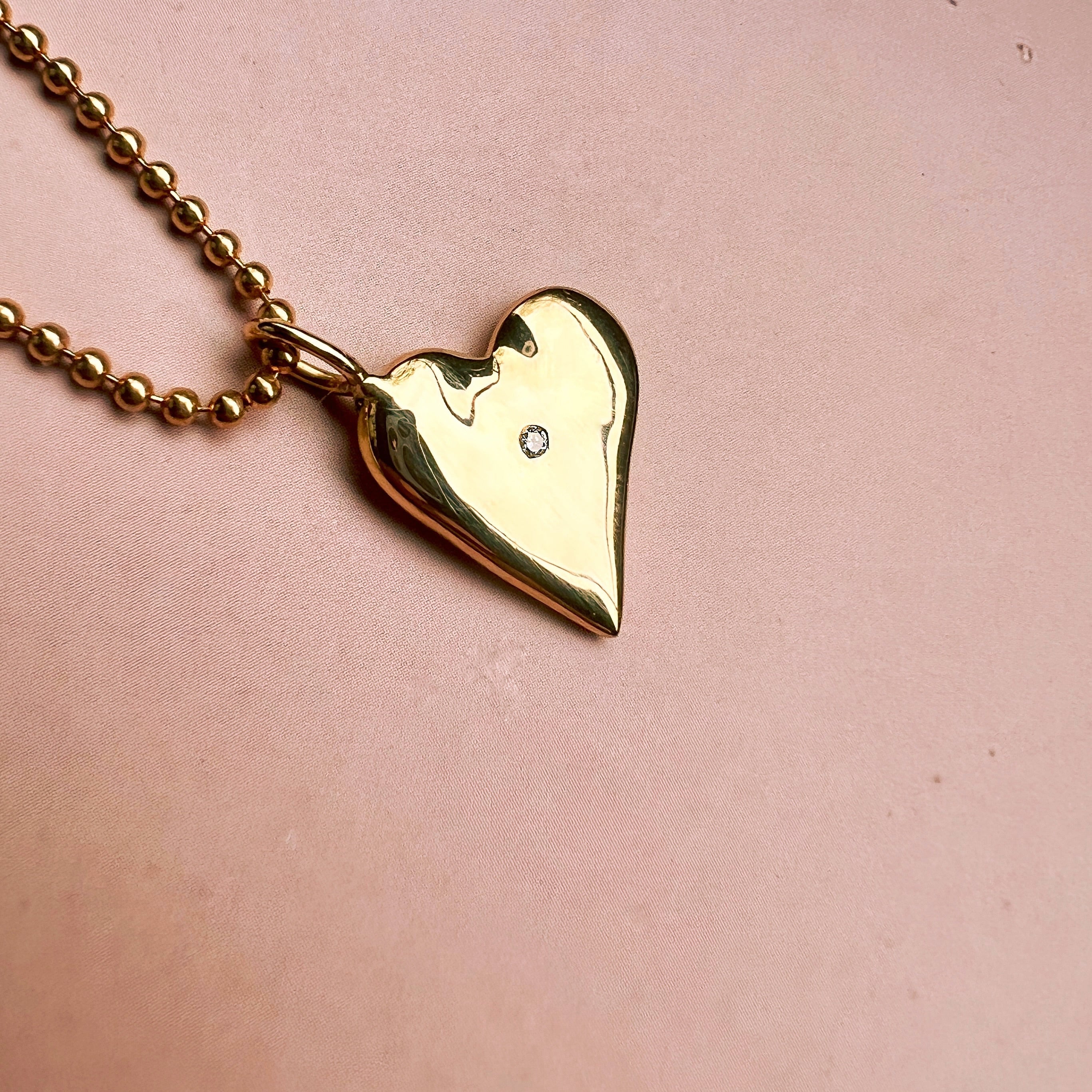 Suki Herz Kettenanhänger in  von The Good Bling Berlin