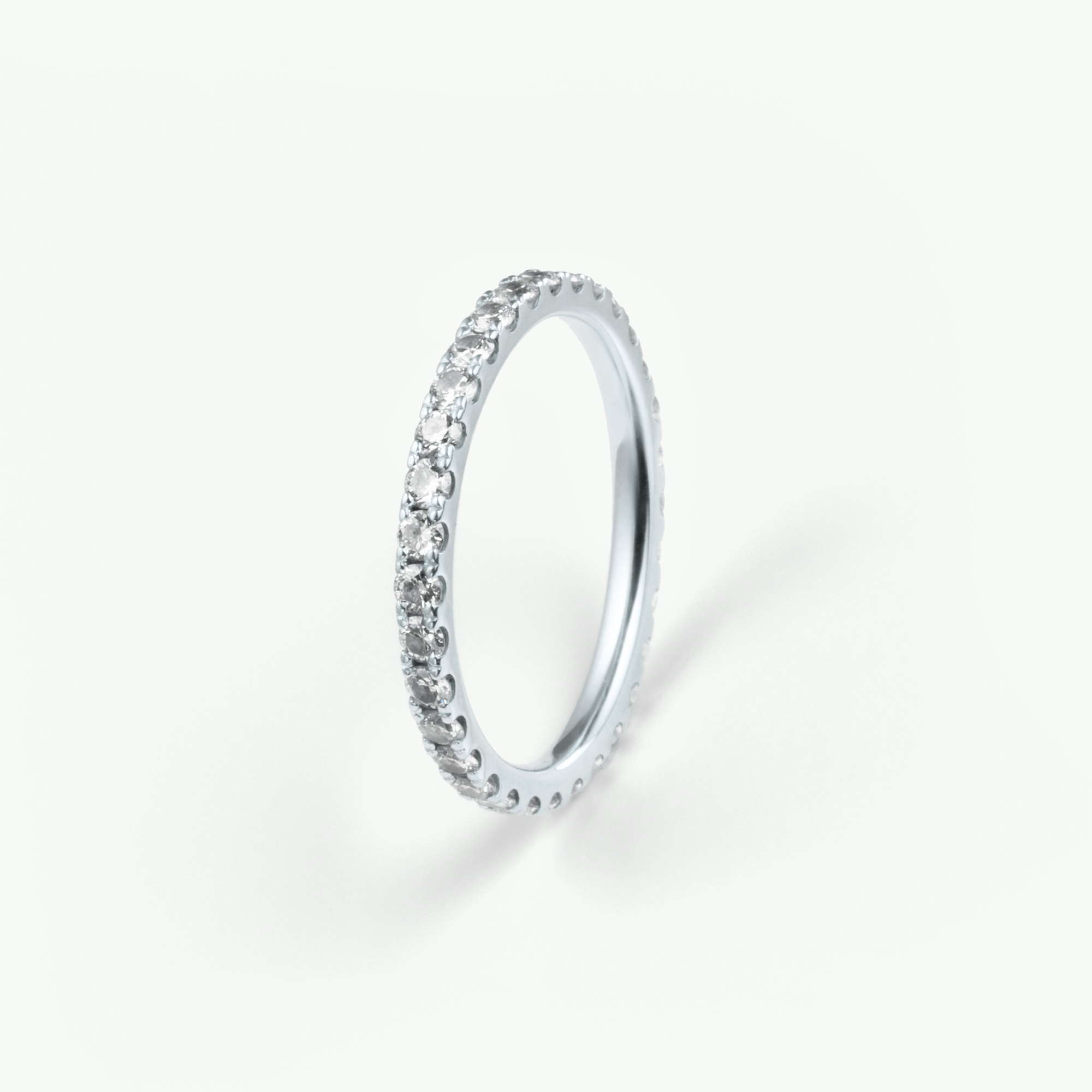 Harry Ring aus recyceltem Gold mit Labordiamanten - Luxusschmuck aus Berlin von The Good Bling