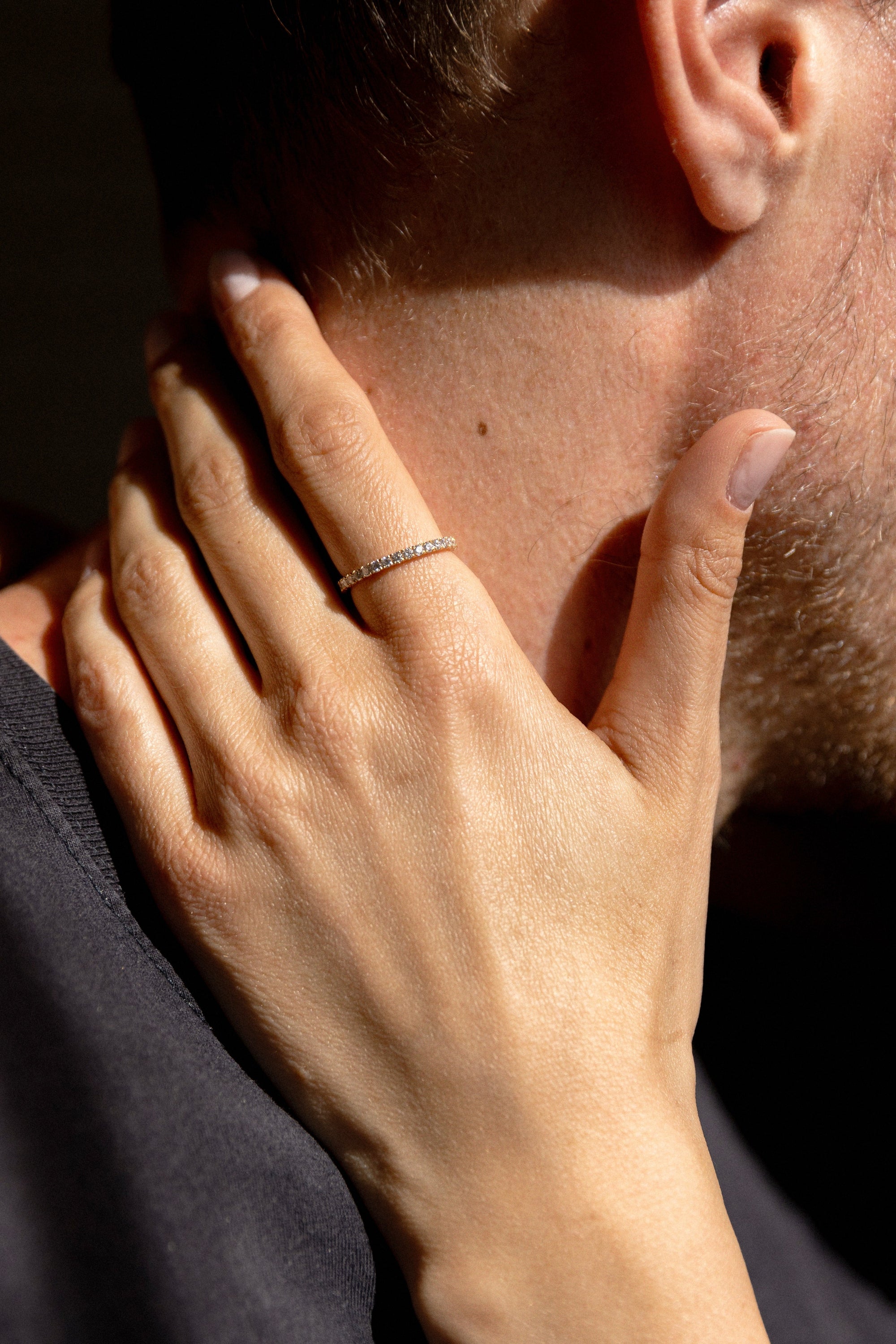Harry Ring aus recyceltem Gold mit Labordiamanten - Luxusschmuck aus Berlin von The Good Bling