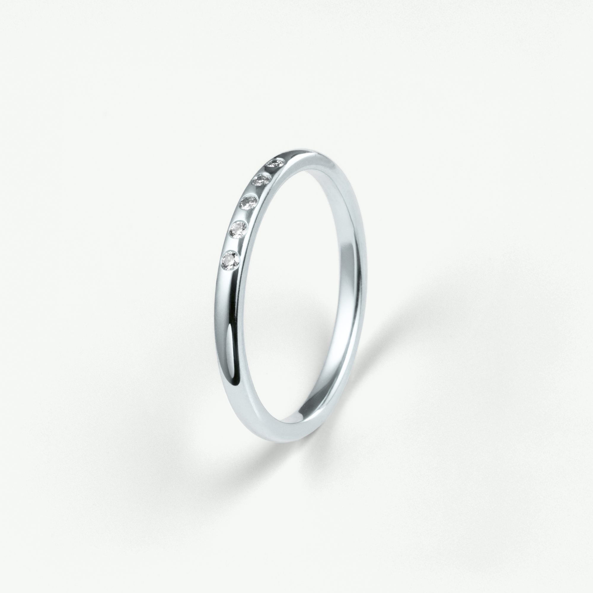 Kim Ring aus recyceltem Gold mit Labordiamanten - Luxusschmuck aus Berlin von The Good Bling