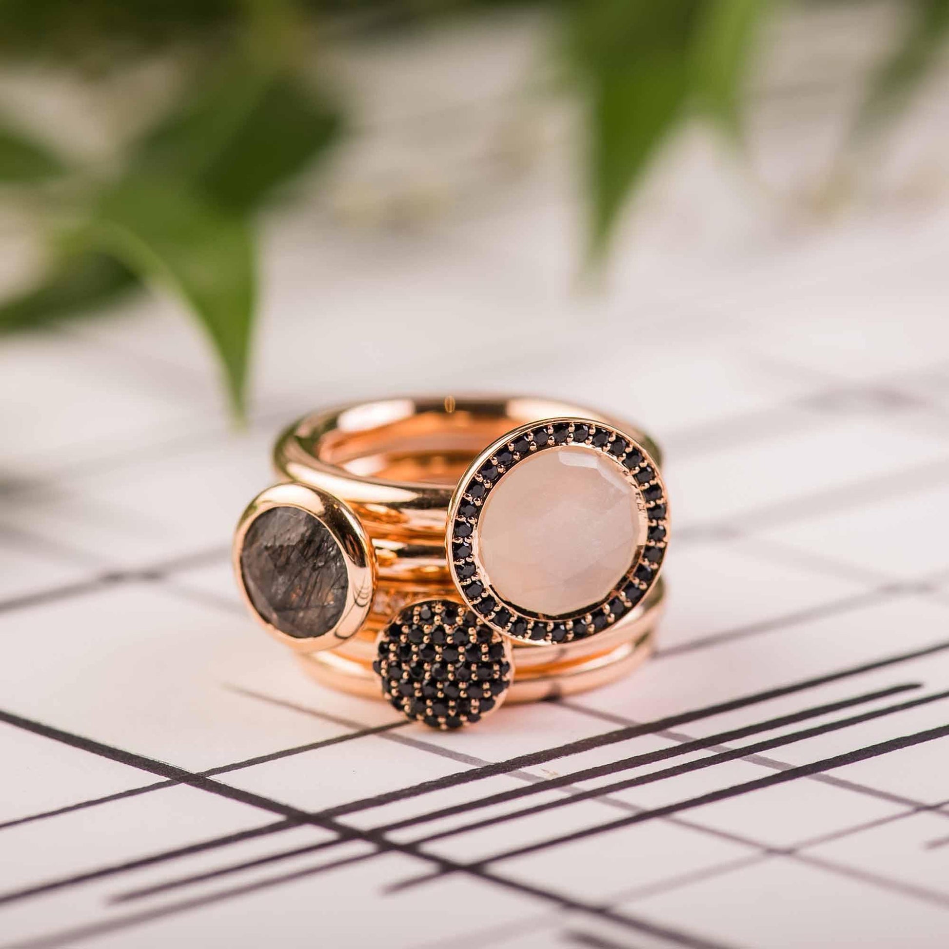 Stardust Ring, Roségold • Diamant • Quarz • Saphir von Bron (8RR4717ZK)