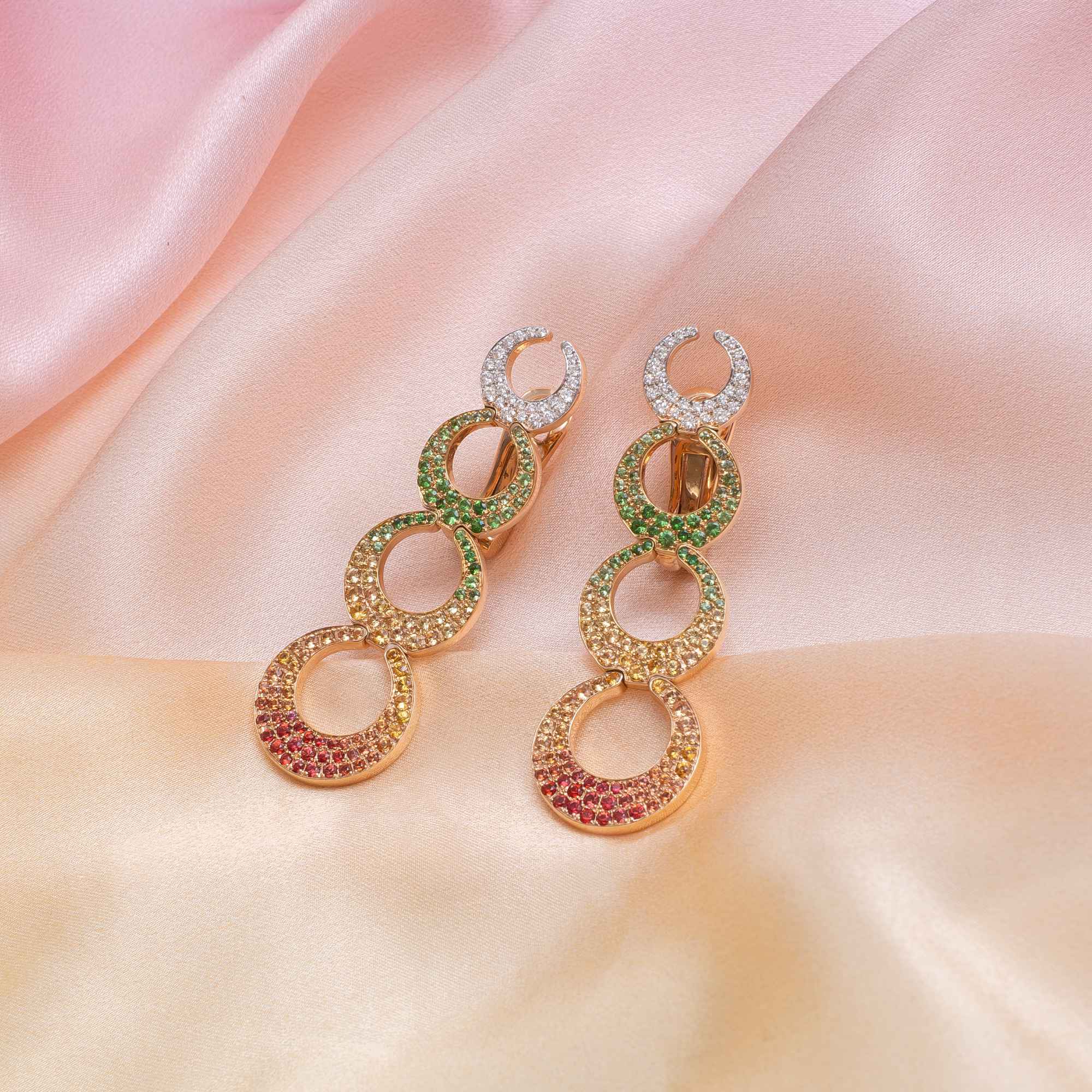 Al Coro Mezzaluna Ohrringe (NE9173MCR4S) aus Bicolor-Gold mit Diamant, Saphir und Tsavorit