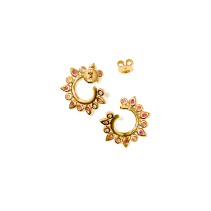 GYPSY Ohrringe Creole Sun 'Blush', Gelbgold • Diamant • Saphir von Tamara Comolli (E-Gyp-HoSun-Blu-yg)