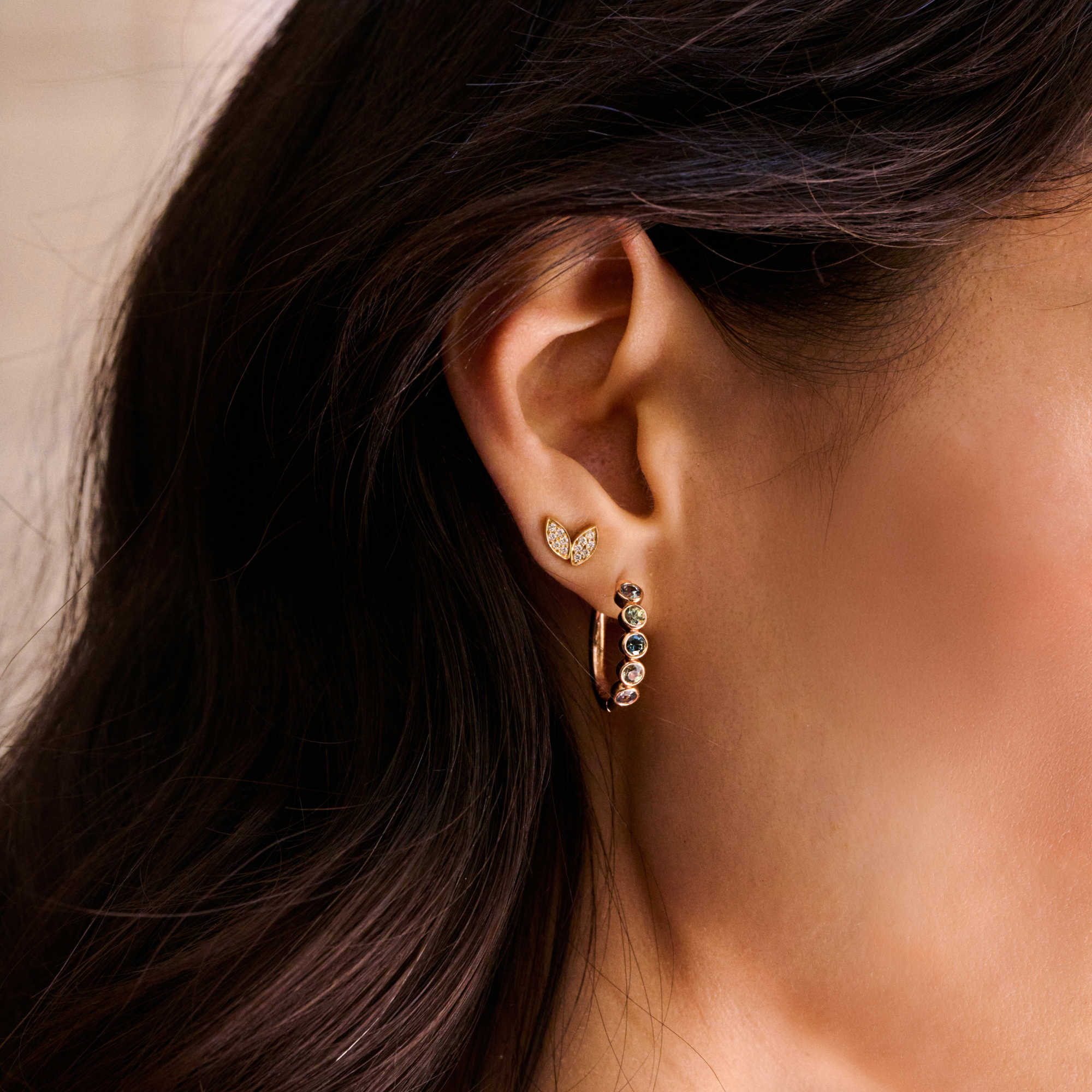 Bron Confetti Ohrschmuck (8OR4899WAVE) aus Roségold mit Saphir