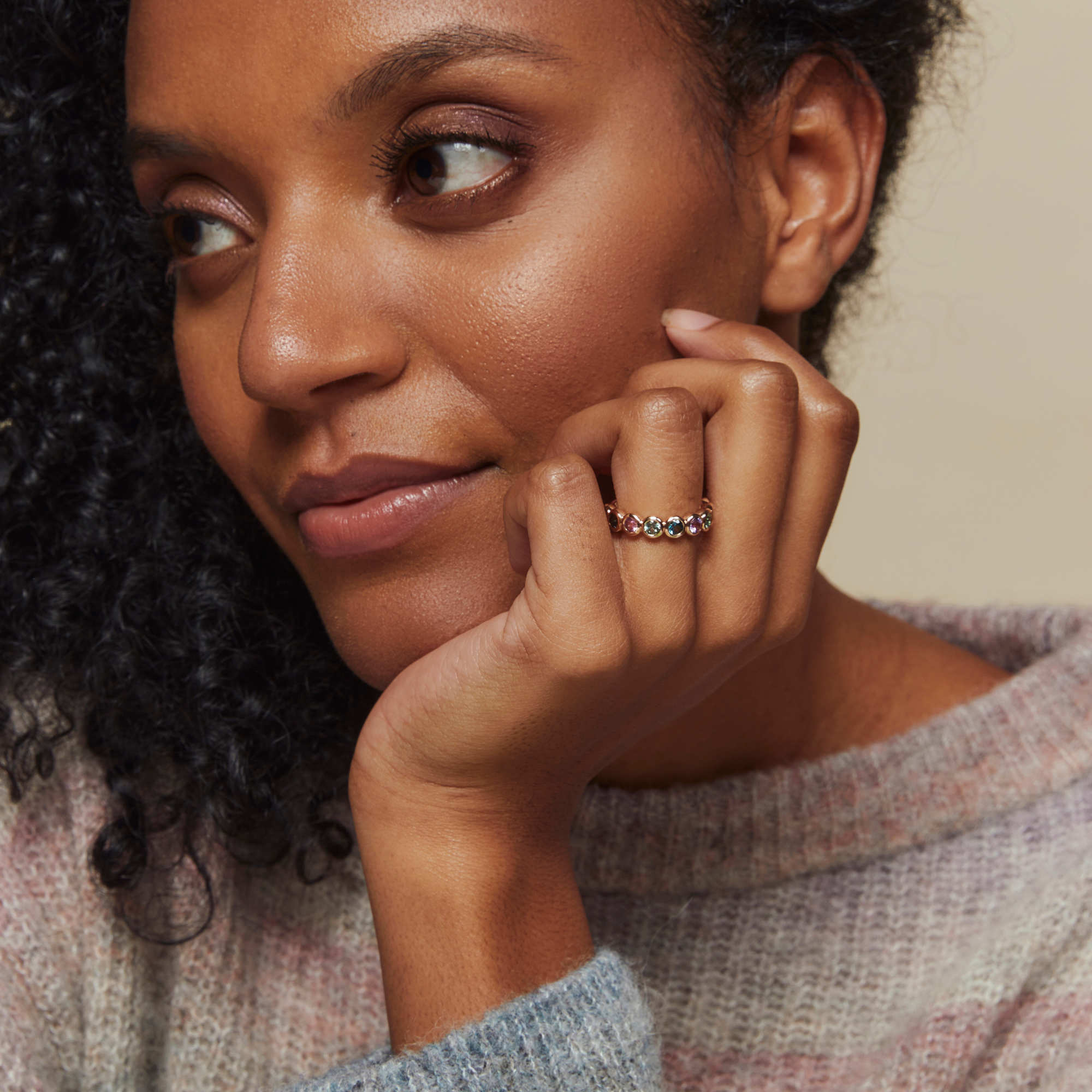 Bron Confetti Ring (8RR4894BRAVO) aus Roségold mit Saphir