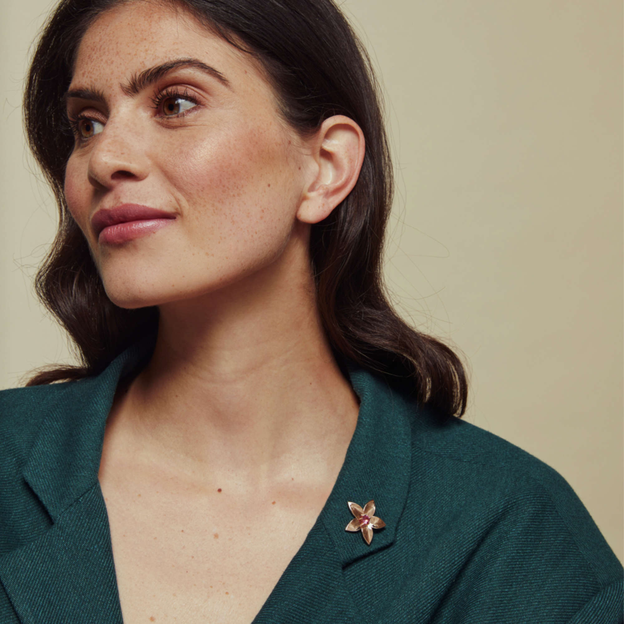 Bron Poppy Brosche (8BR1292RT) aus Roségold mit Turmalin