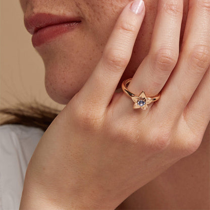 Poppy Ring, Roségold • Saphir von Bron (8RR4916CS)