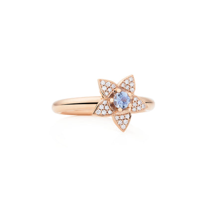 Bron Poppy Ring (8RR4917CSBR) aus Roségold mit Diamant und Saphir