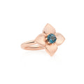 Bron Poppy Ring (8RR4918MTL) aus Roségold mit Topas
