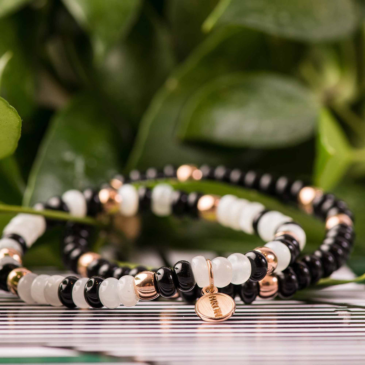 Bron Reflex Armband (8AR3985MIX71) aus Roségold mit Mondstein und Onyx