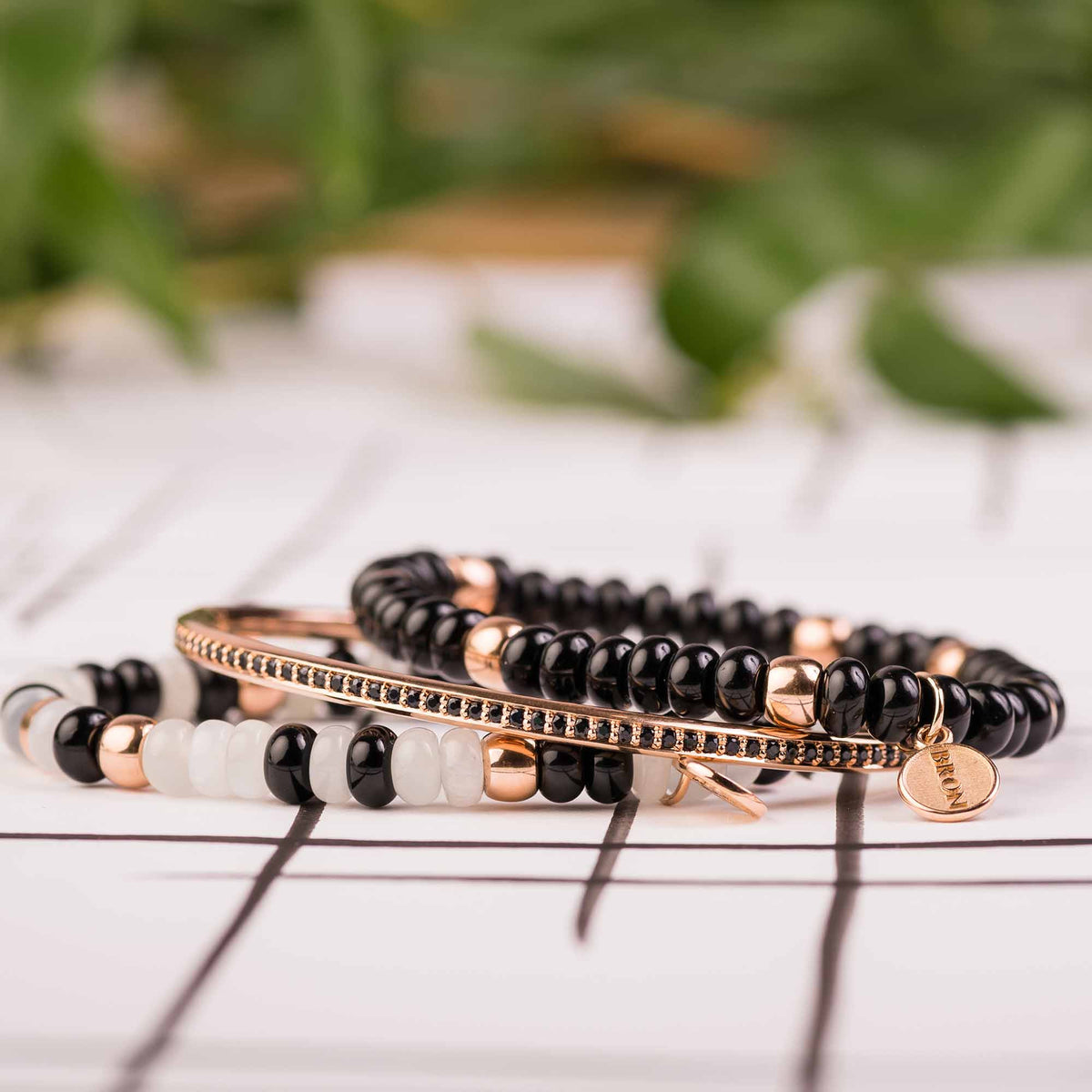 Bron Reflex Armband (8AR3985MIX71) aus Roségold mit Mondstein und Onyx
