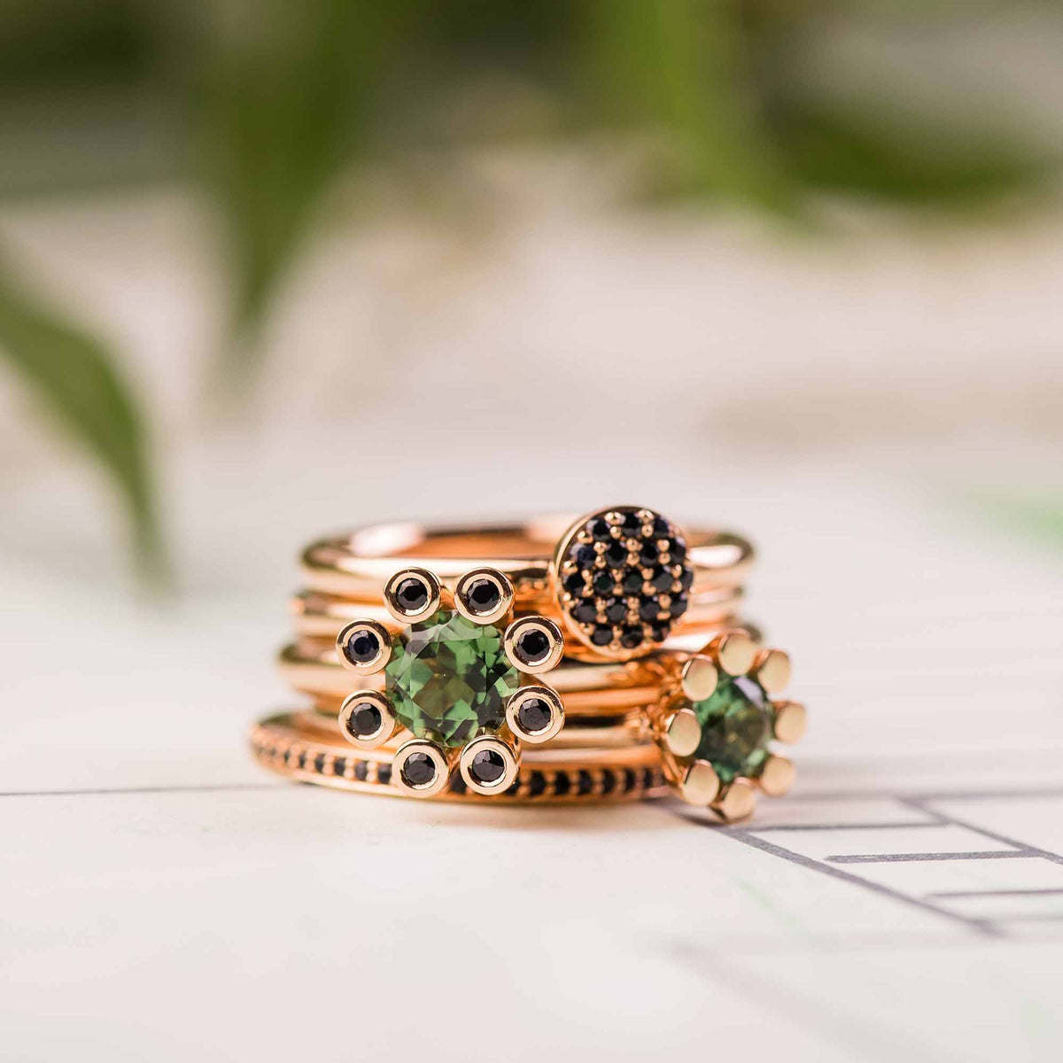 Bron Stardust Ring (8RR4717ZK) aus Roségold mit Saphir