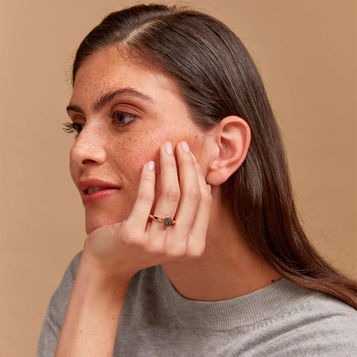 Bron Stardust Ring (8RR4717ZK) aus Roségold mit Saphir