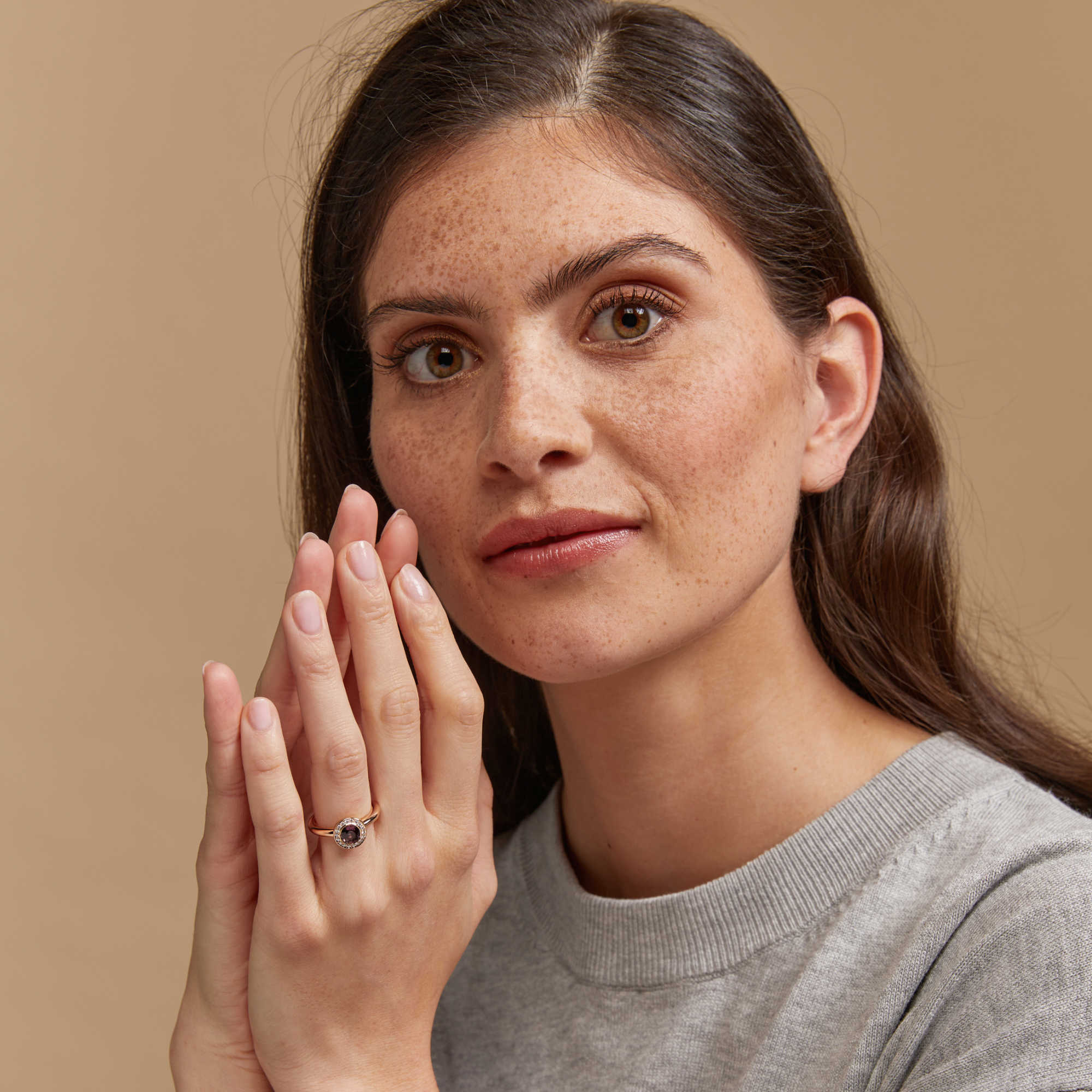 Bron Sushi Ring (8RR4873SPBR) aus Roségold mit Diamant und Spinell