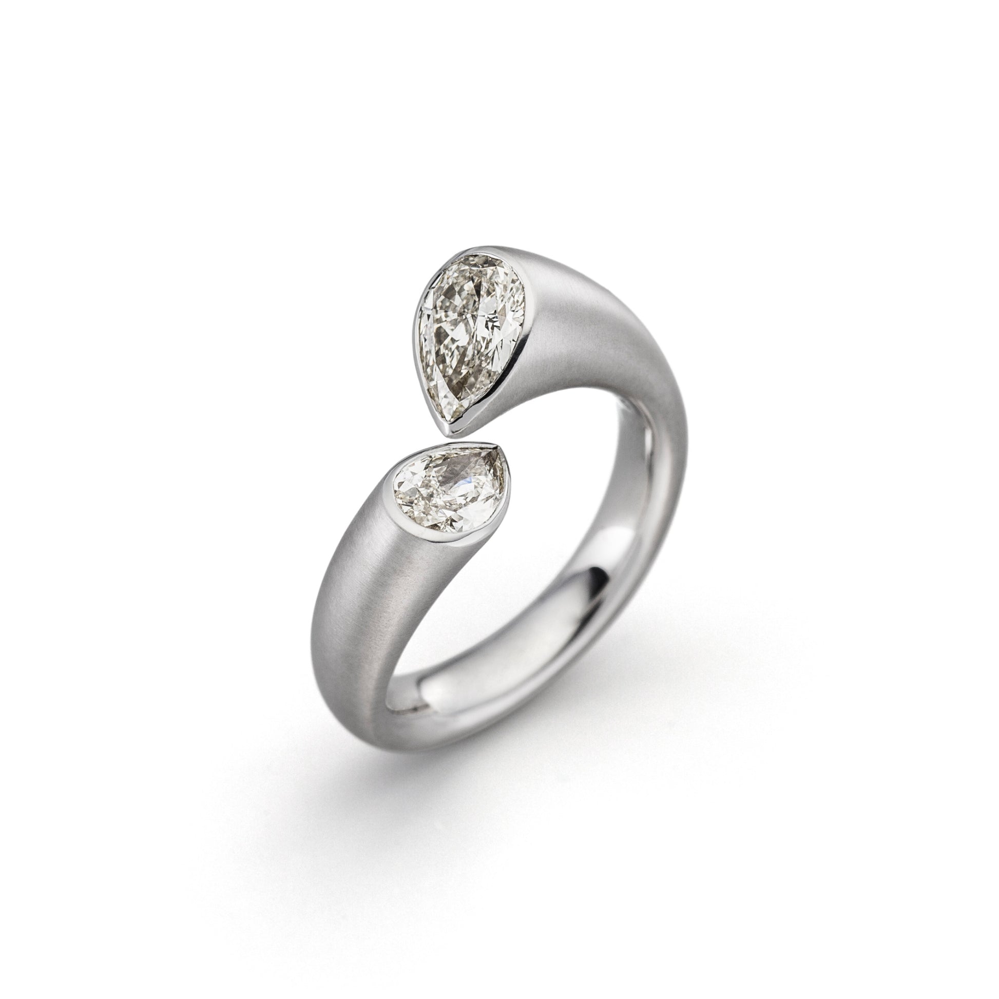 CALLA Designer-Ring, Weißgold • Diamant von Schaffrath (218_CALTR_01_WW)