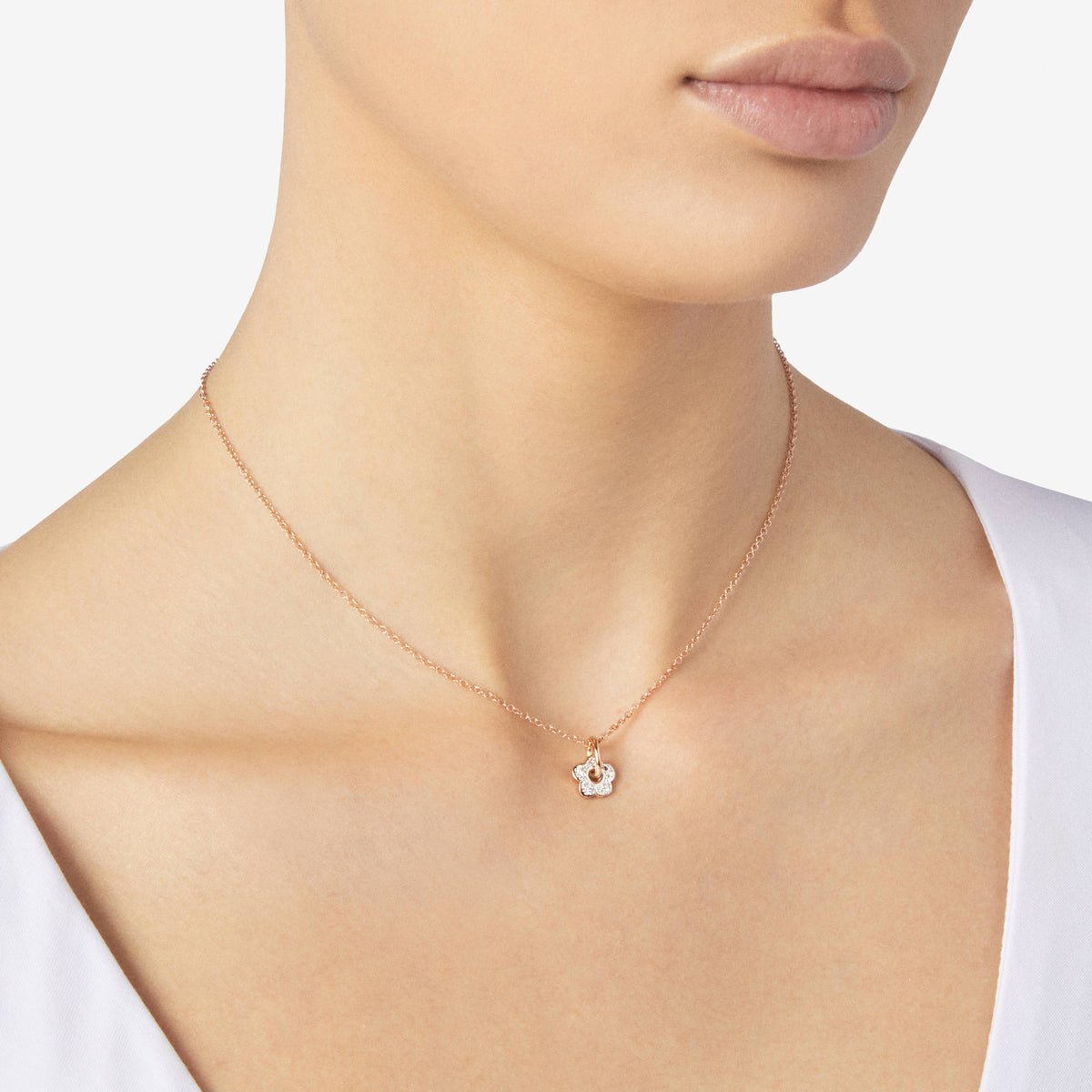 DoDo Anhänger Blume (DMC3006-FLOWS-DB09R) aus Roségold mit Diamant