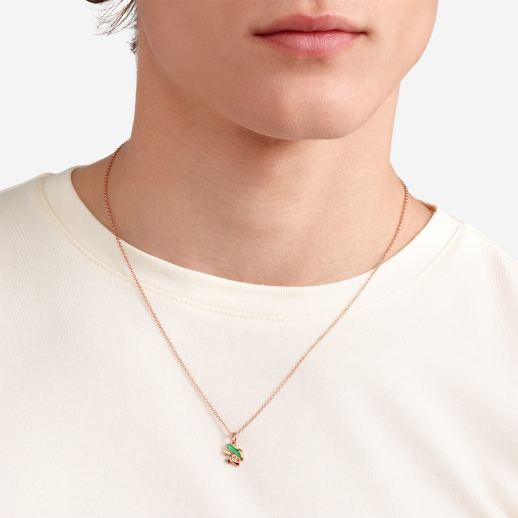DoDo Anhänger Frosch (DMC5004-FROGX-VZO9R) aus Roségold mit Emaille, Perlmutt und Saphir