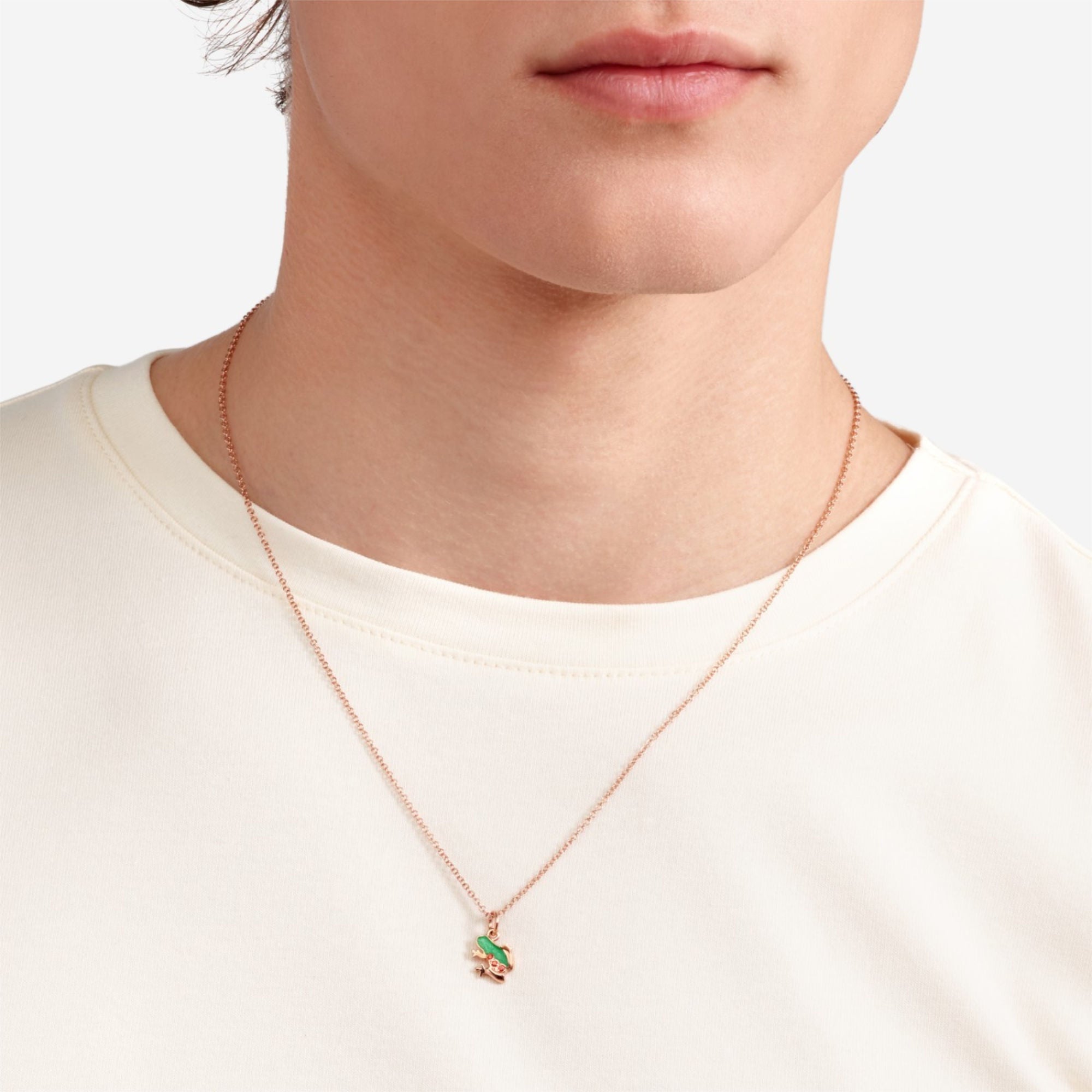 DoDo Anhänger Frosch (DMC5004-FROGX-VZO9R) aus Roségold mit Emaille, Perlmutt und Saphir