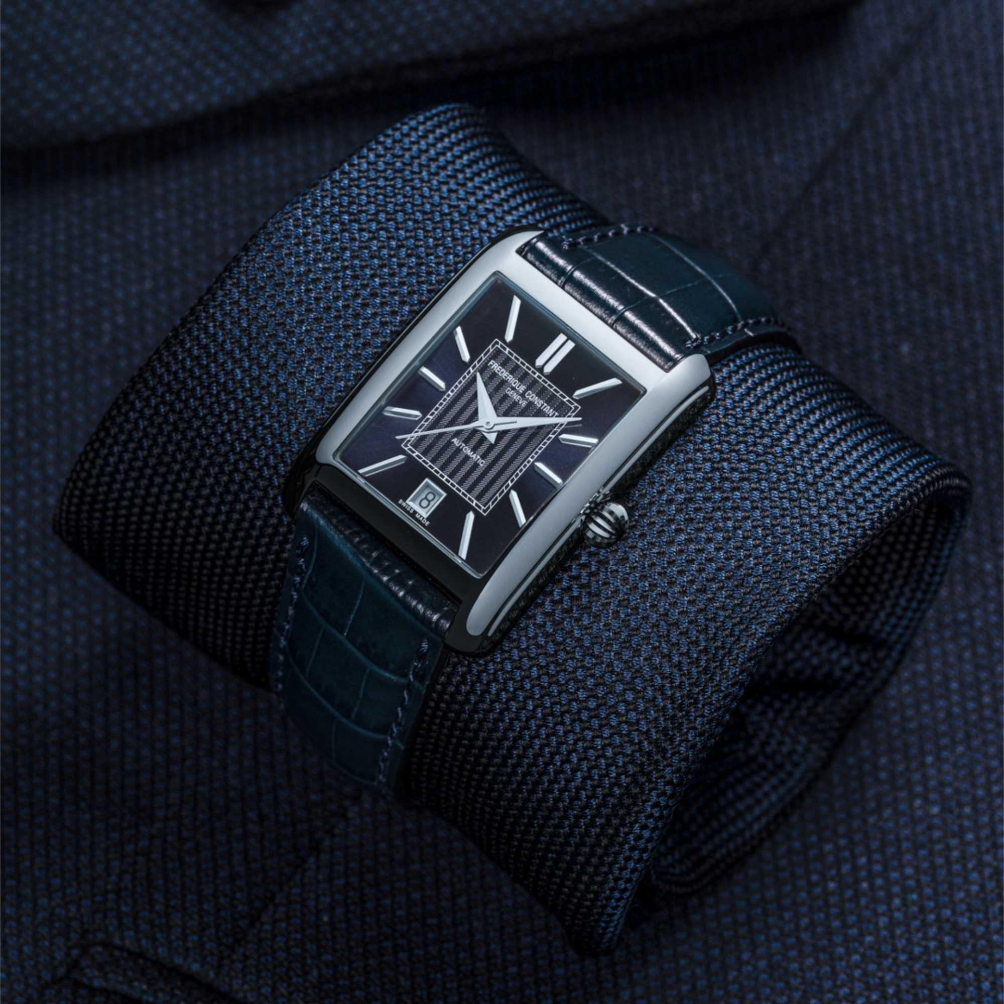 Frederique Constant Classics Carree Automatic (FC-303N4C6) aus Leder, Edelstahl