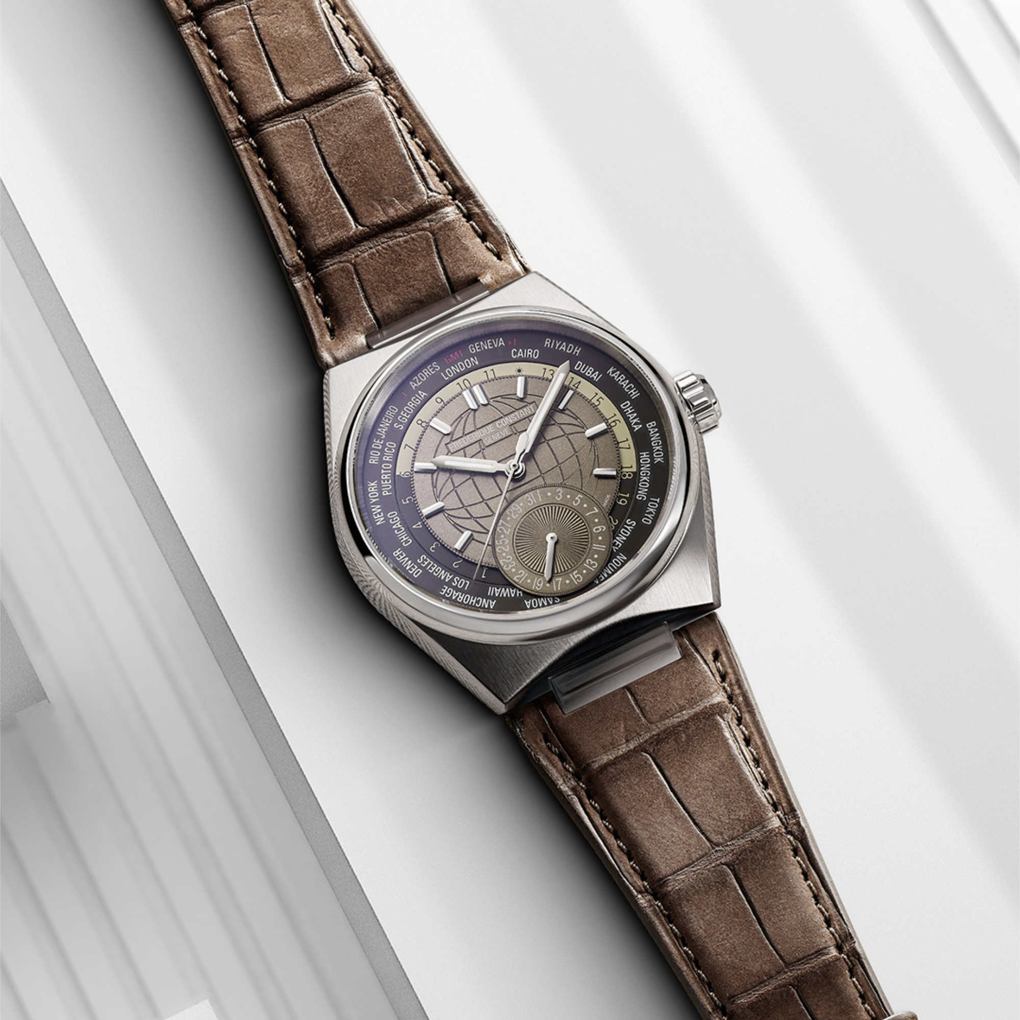 Frederique Constant Highlife Worldtimer Manufacture (FC-718C4NH6) aus Leder, Edelstahl