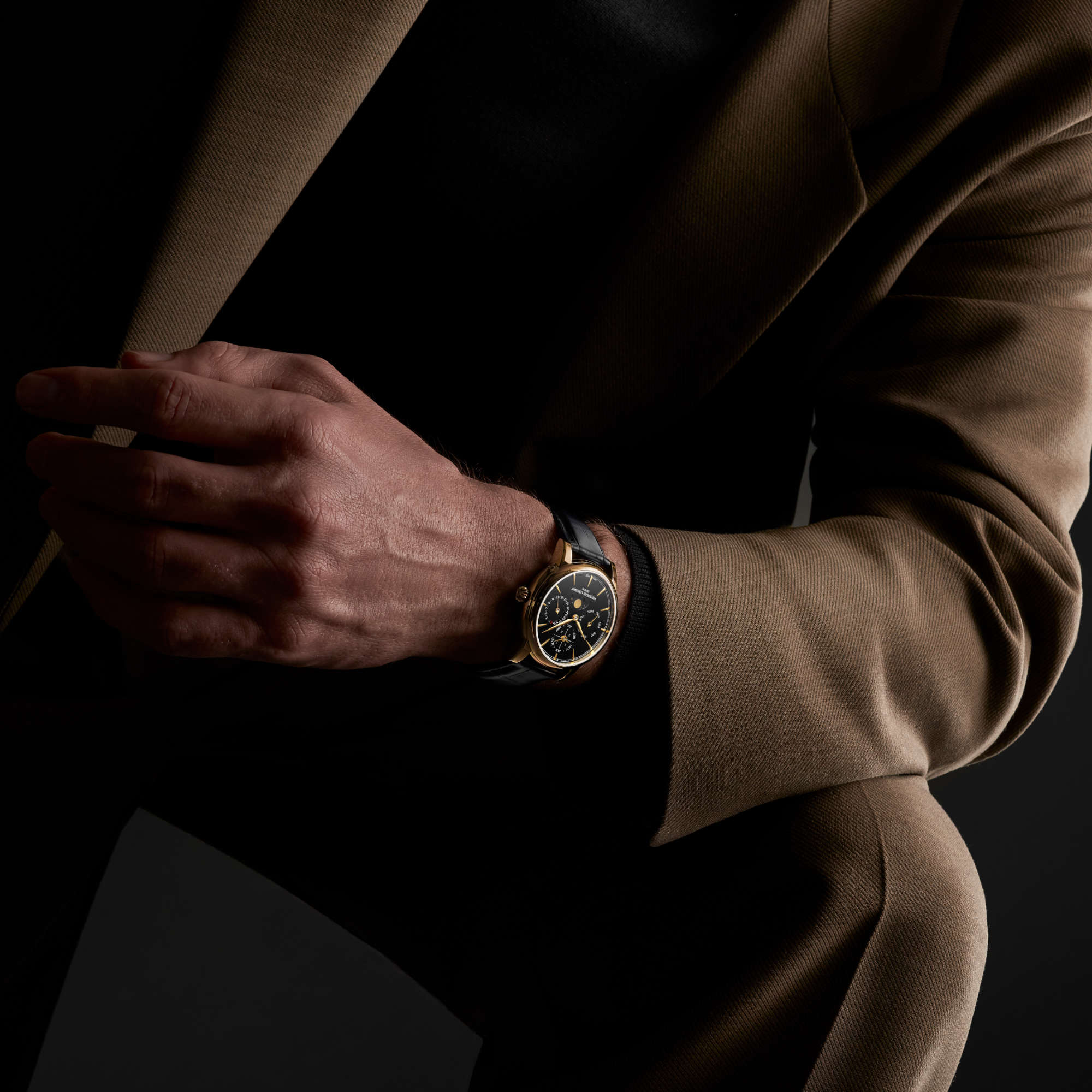 Frederique Constant Manufacture Classics Perpetual Calender (FC-776ONB3H7) aus Gelbgold, Leder