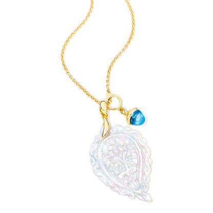 INDIA Leaf Anhänger medium Perlmutt, Gelbgold • Perlmutt von Tamara Comolli (P-IND-m-MPw-yg)