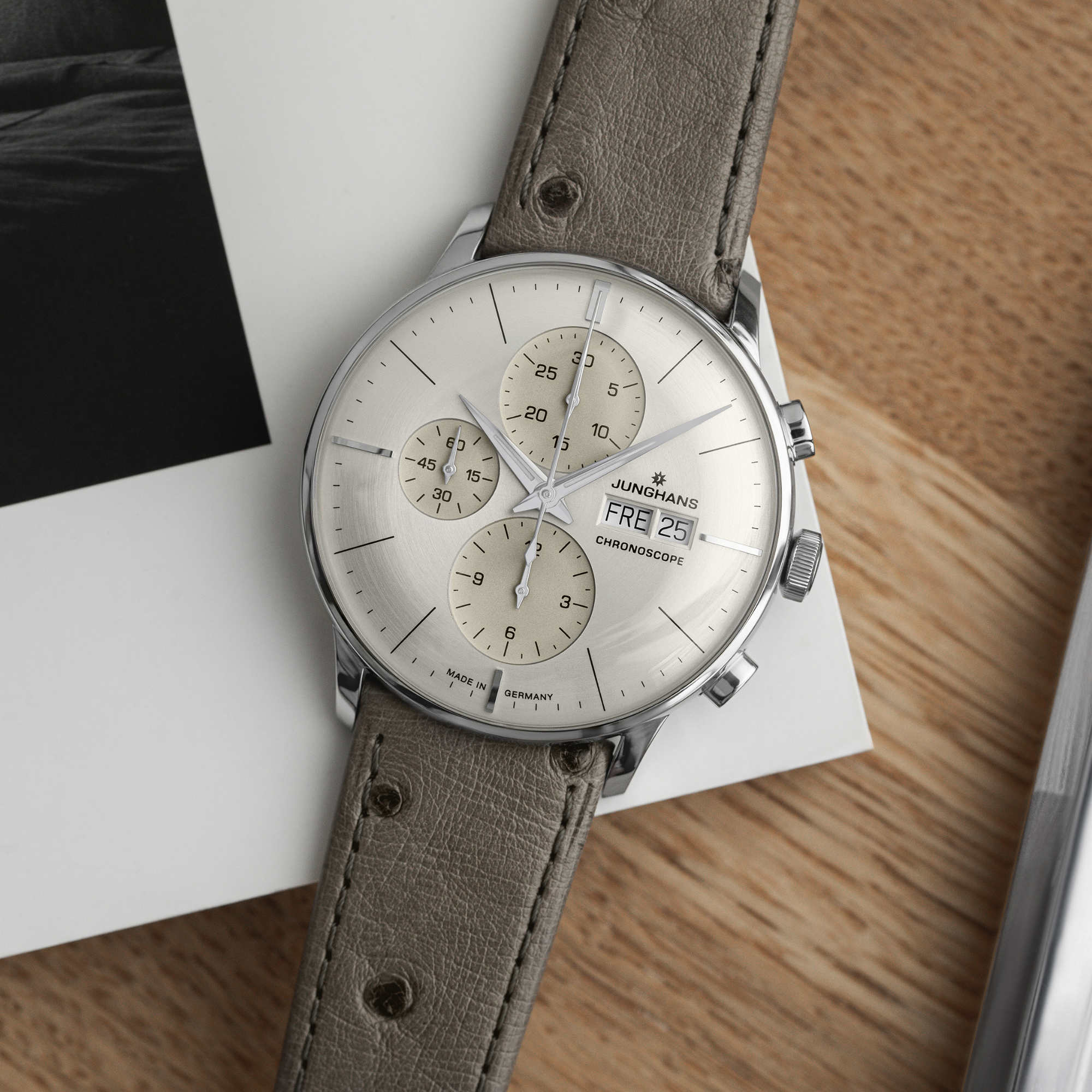 Junghans Meister Chronoscope - 27/4223.02 (02) aus Leder, Edelstahl mit Diamant
