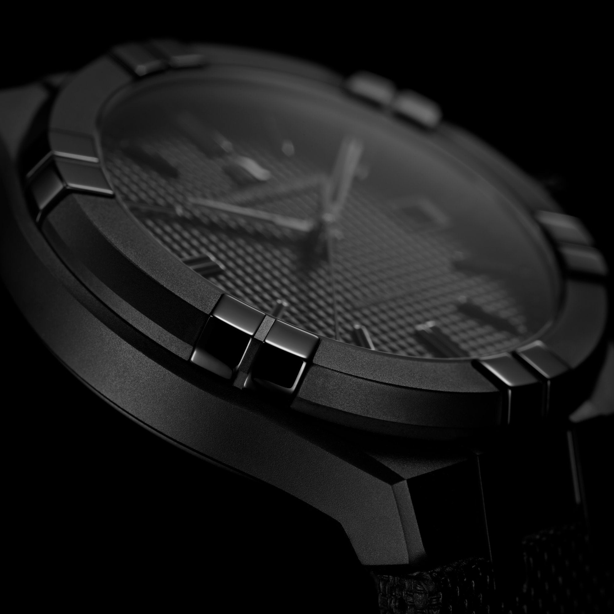 Maurice Lacroix Aikon Automatic (AI6008-PVB01-330-1) aus Leder, Edelstahl