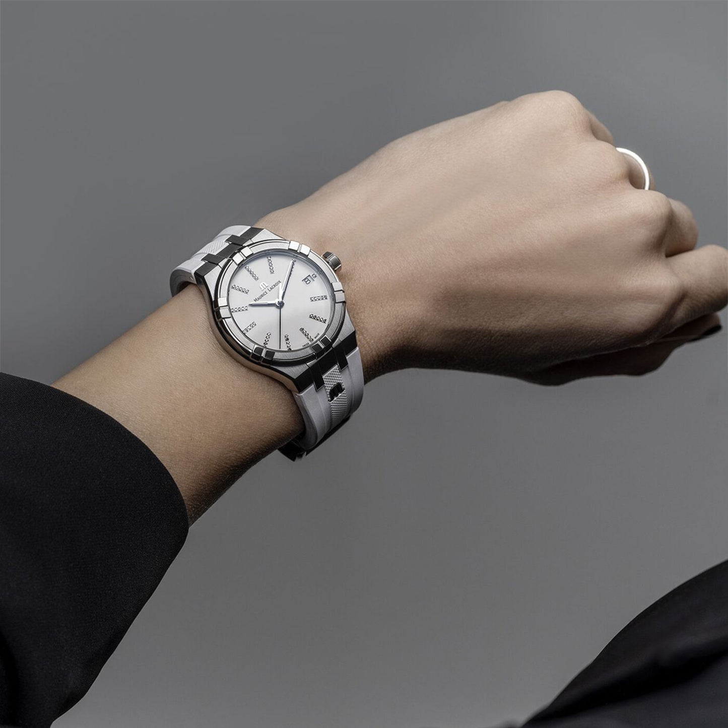 Maurice Lacroix Aikon Quartz Date 35mm (AI1106-SS000-150-7) aus Edelstahl mit Diamant