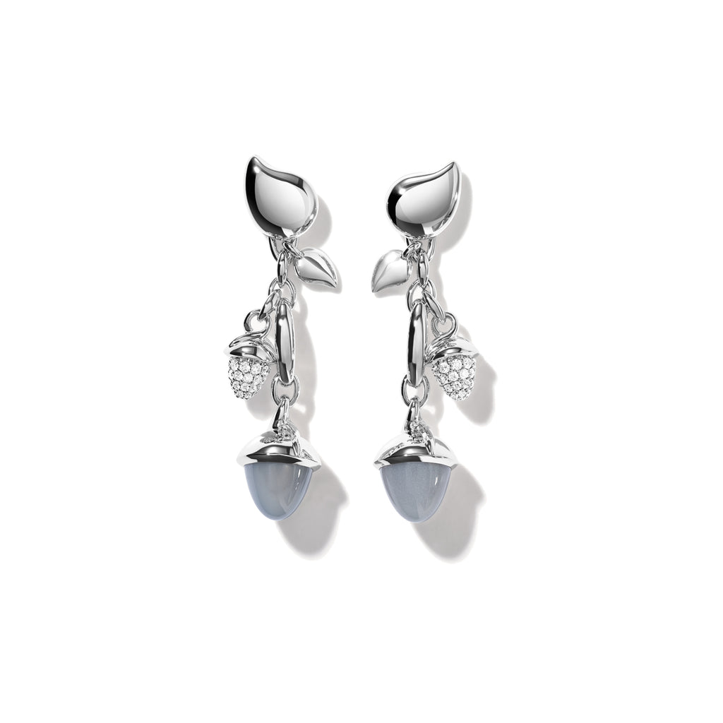 MIKADO Ohrringe  Dangling 2 Acorns 'Cashmere' mit Diamant Pavé, Weißgold • Diamant • Mondstein von Tamara Comolli (E-M-d-2-Cas-p-wg)