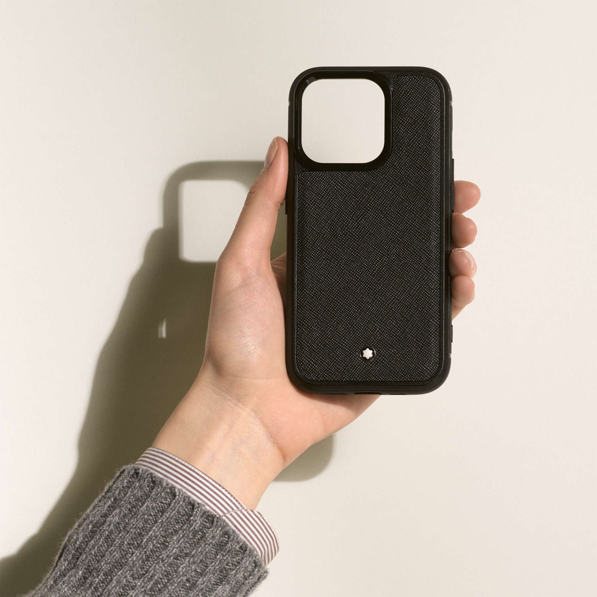 Montblanc Schutzhülle für iPhone 16 Pro aus Sartorial Leder (MB198877)