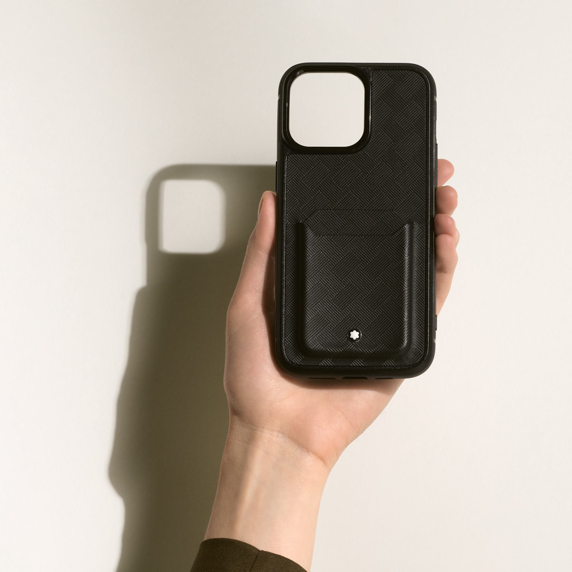 Montblanc Schutzhülle für iPhone 16 Pro Max mit 2 cc aus Extreme Leder (MB198889)
