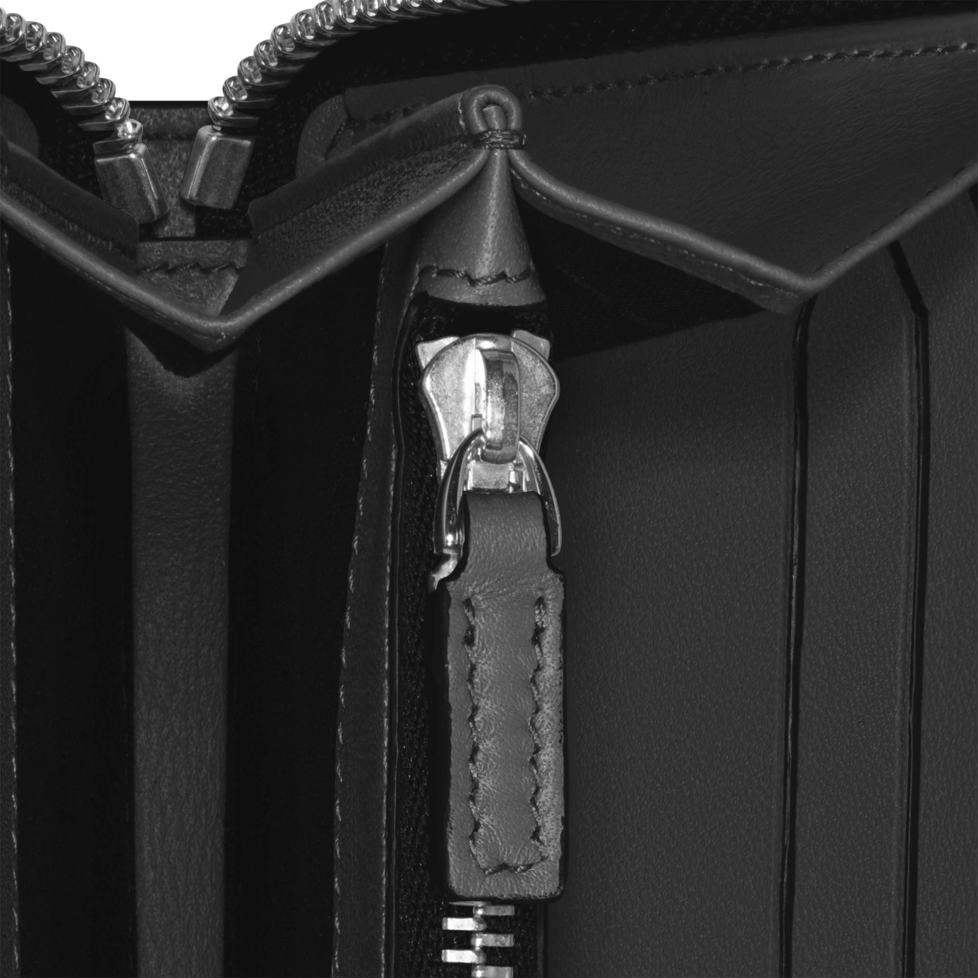 Montblanc Soft Brieftasche 12 cc mit umlaufendem Reißverschluss (MB131251) aus Leder