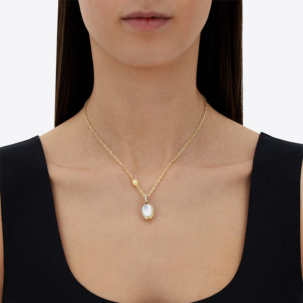 Nanis Boules Charm (PS23-609) aus Gelbgold mit Diamant und Perlmutt