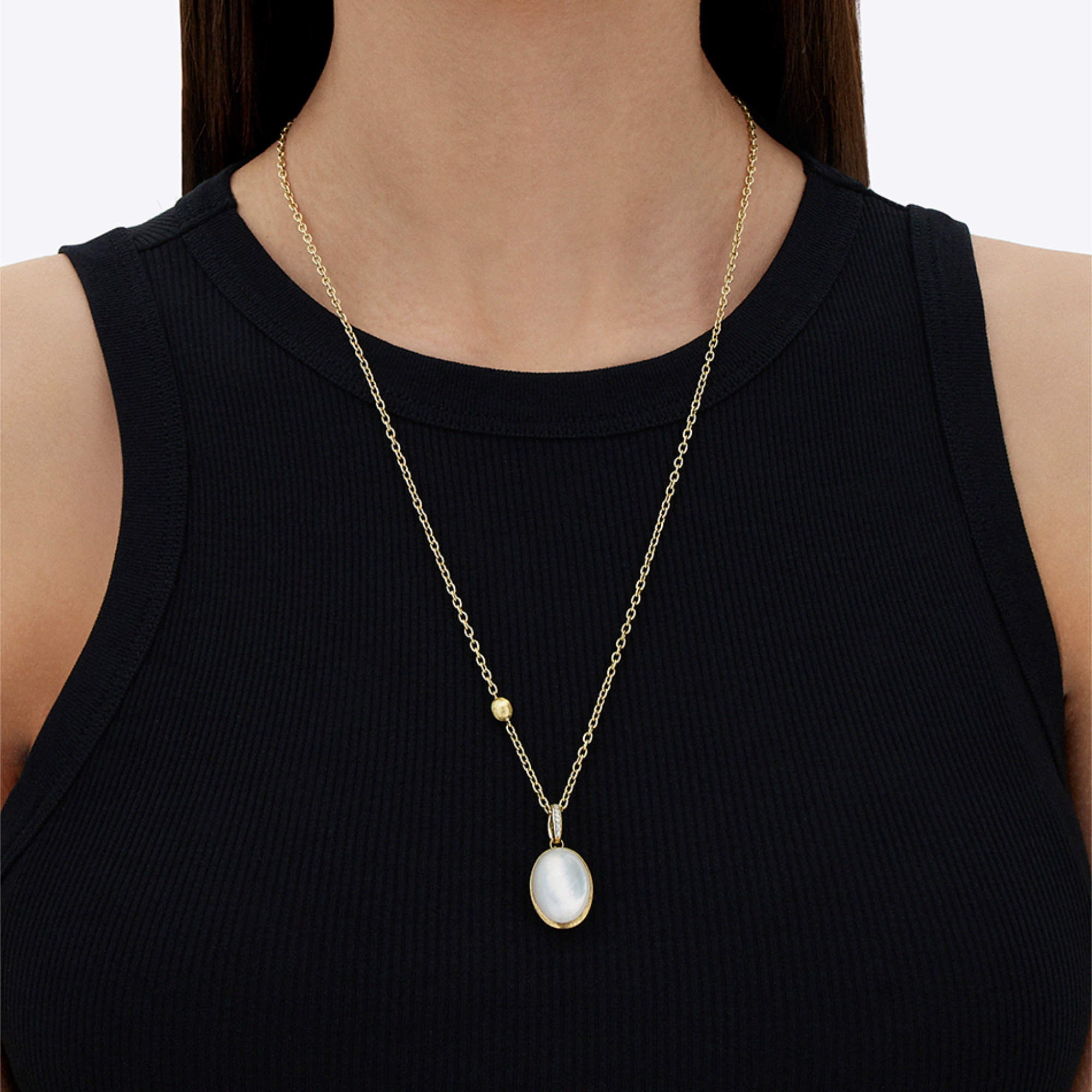 Nanis Boules Charm (PS24-609) aus Gelbgold mit Diamant und Perlmutt