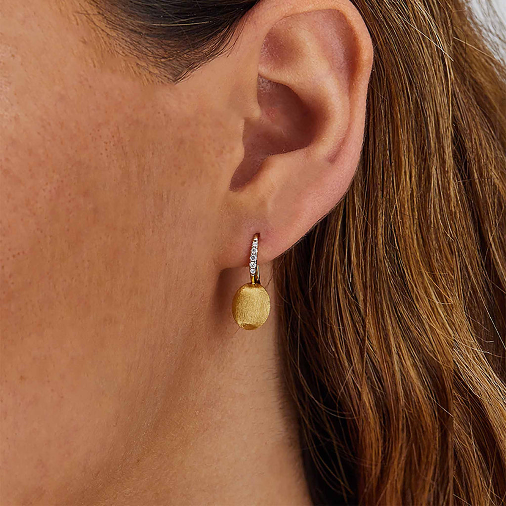 Nanis Ciliegine Ohrhänger (OS17-583) aus Gelbgold mit Diamant