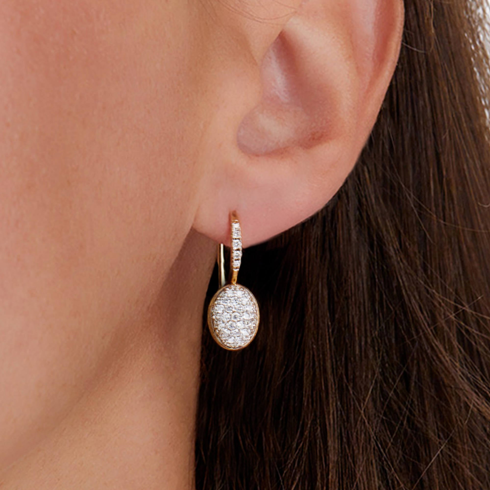 Nanis Ciliegine Ohrhänger (OS25-583) aus Gelbgold mit Diamant