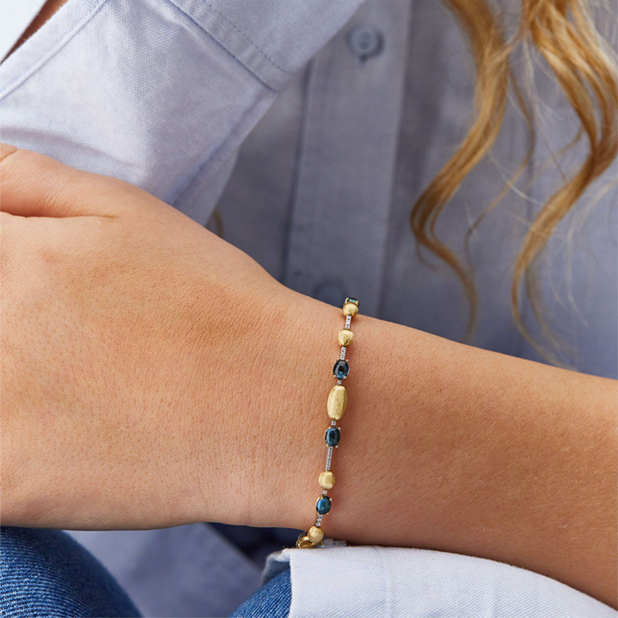 Nanis Dancing Azure Armband (BS5-597) aus Gelbgold mit Diamant und Topas